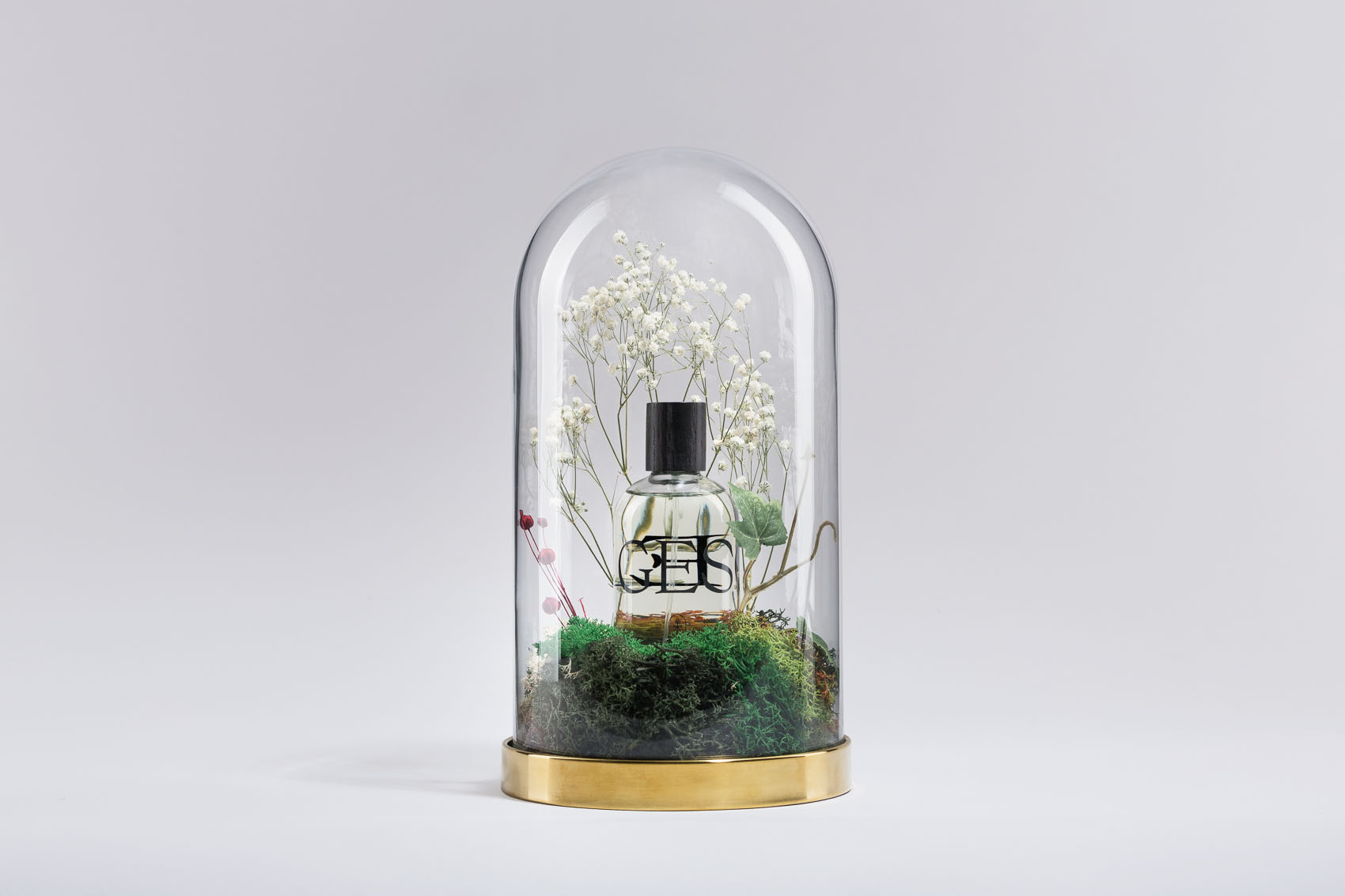 Geschein Parfum Display Glasdome Design von Clemens Schneider