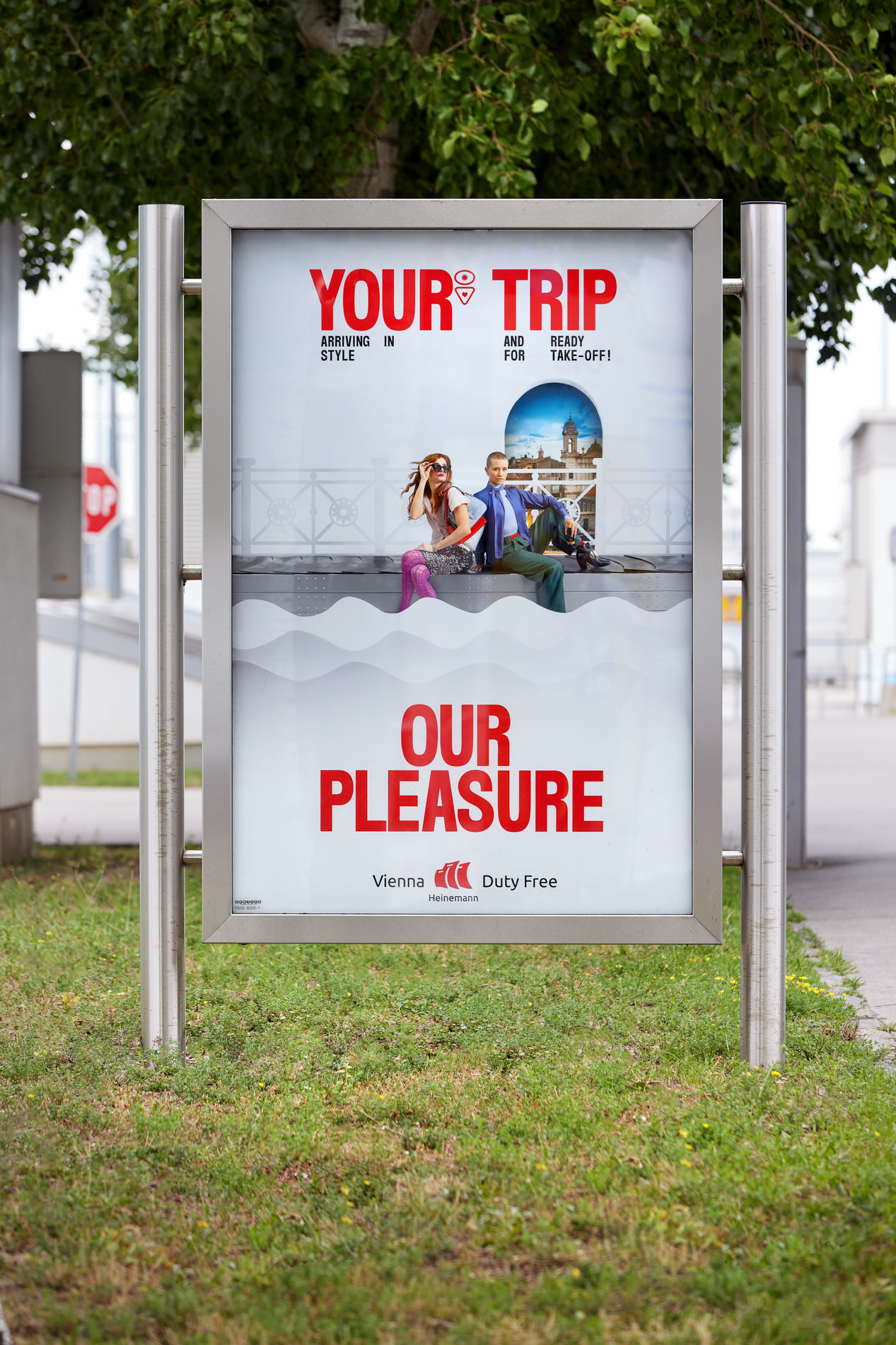 City Lights Flughafen Wien mit Werbekampagne für Vienna Duty Free konzipiert und fotografiert von Künstler Clemens Schneider Wien